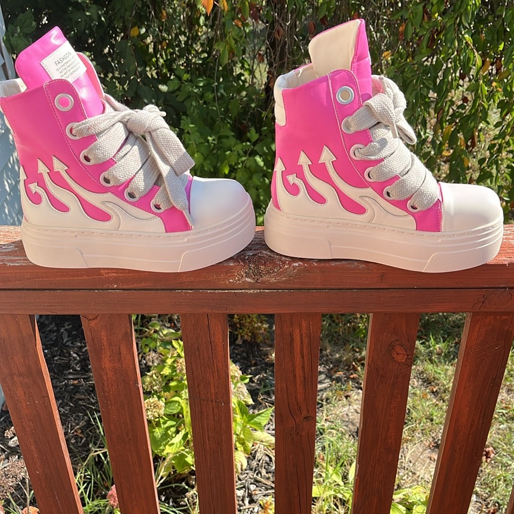 Women’s Pink and White High-Top Sneakers size US size 8- 8 1/2 - Picture 3 of 6